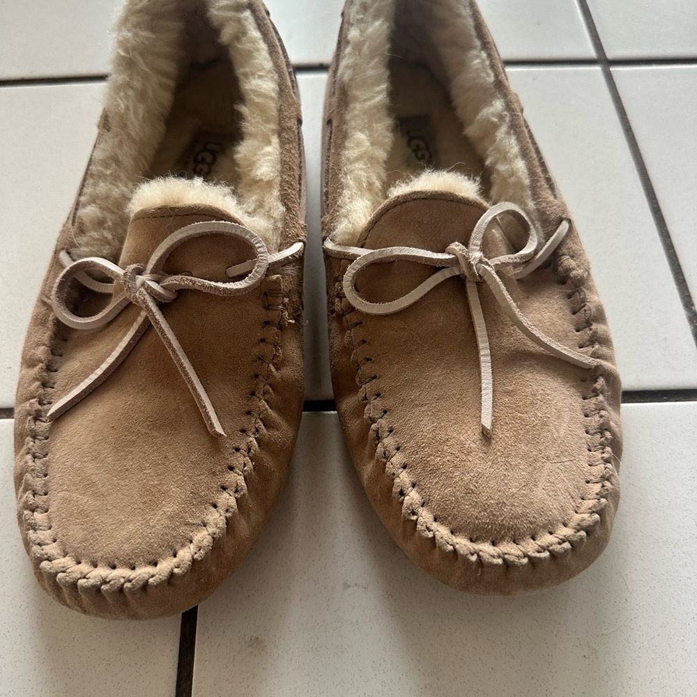 UGG Chestnut Suede Moccasin Slippers size 8